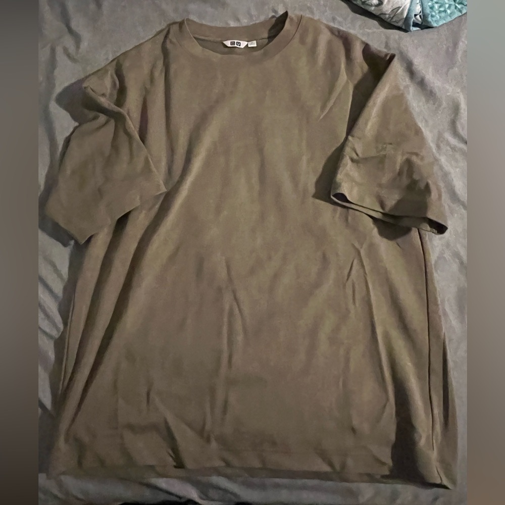 Uniqlo tee